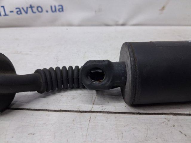 Амортизатор багажника правий 68103064AB CHRYSLER