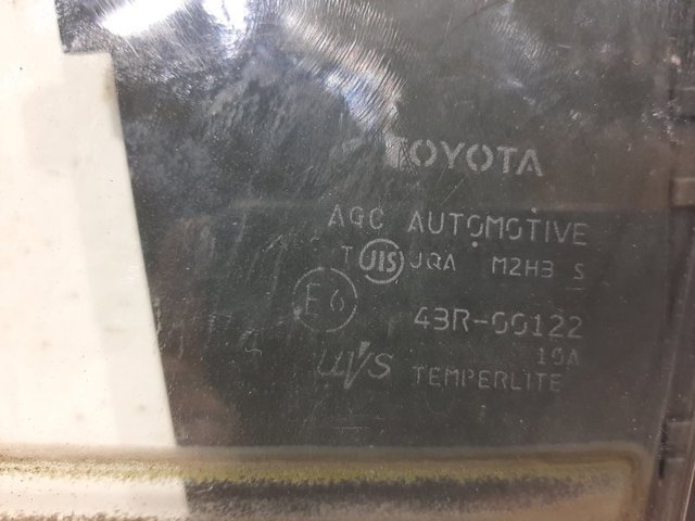 Скло задніх дверей, правих 6810342120 TOYOTA