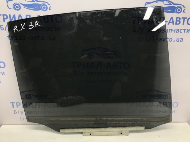 Скло задньої двері правої 6810348130 TOYOTA