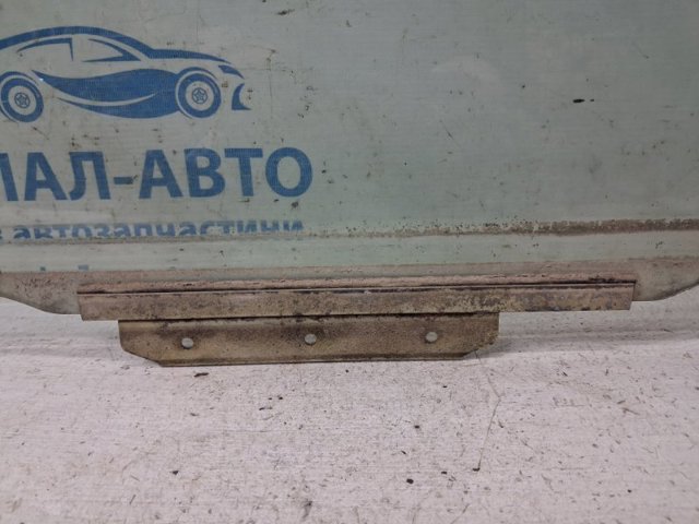 Скло заднє ліве 6810405120 TOYOTA