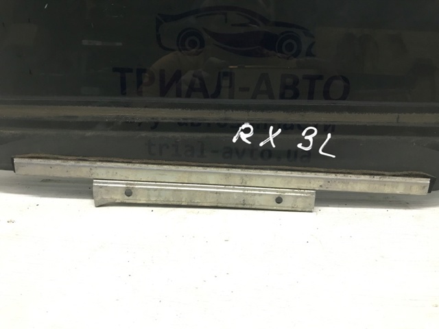 Скло заднє ліве 6810448110 TOYOTA