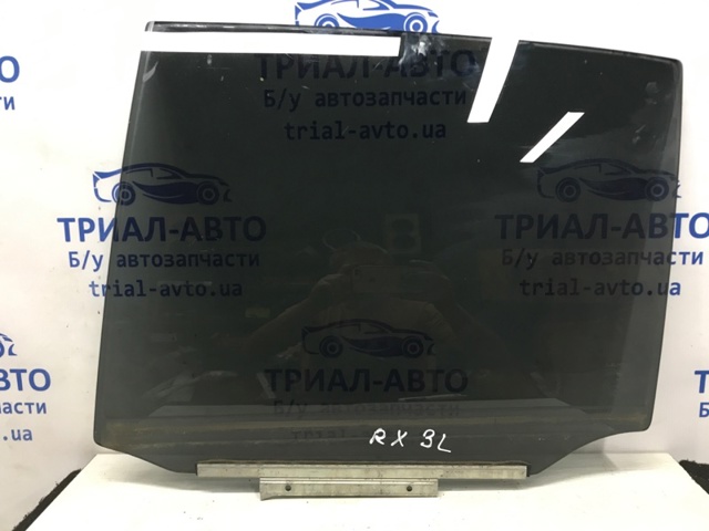Скло задньої двері лівої 6810448110 TOYOTA