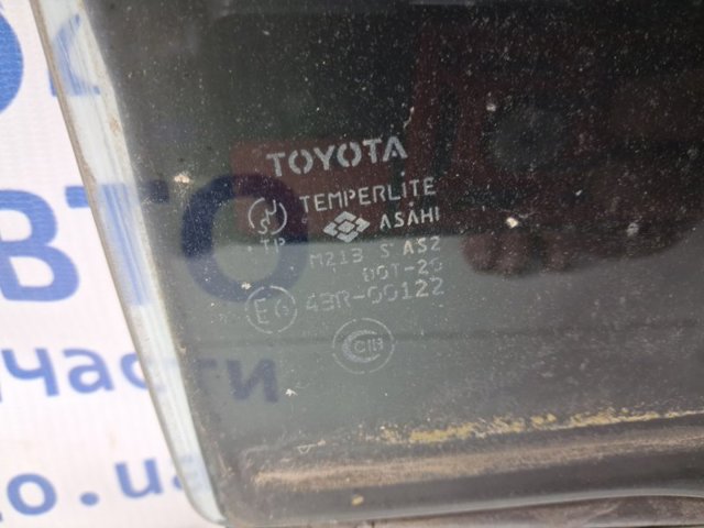 Скло задніх дверей, правих 6811360210 TOYOTA