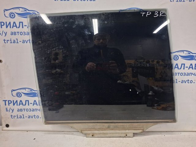Вікно задніх дверей 6811360211 TOYOTA