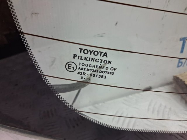 Скло третіх/п'ятих дверей 6813105090 TOYOTA