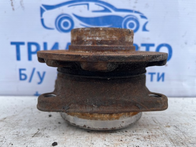 Маточина заднього колеса 68155868AA CHRYSLER