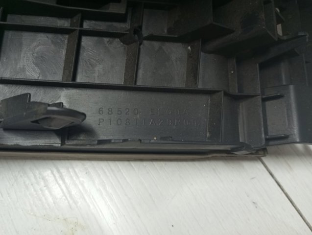 Кришка бардачка 685109U100 NISSAN