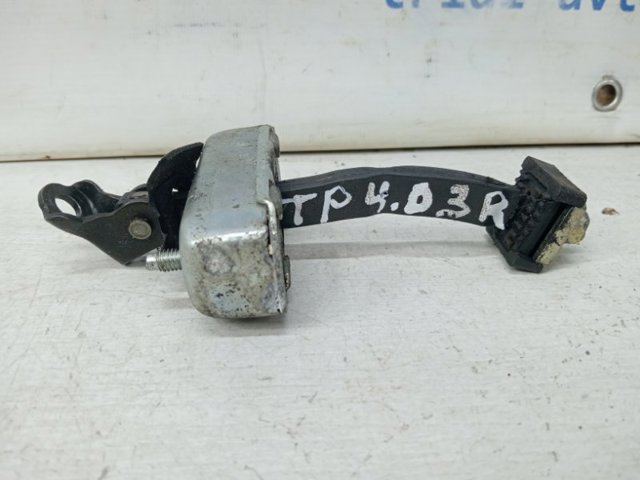 Обмежувач відкриття дверей, задній правий 6863060100 TOYOTA