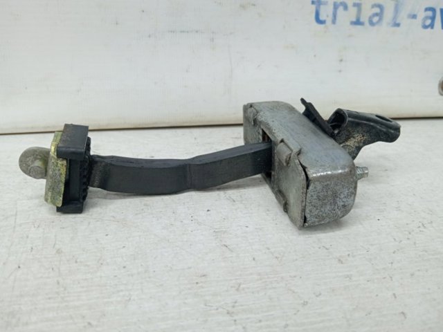 Обмежувач відкриття дверей, задній правий 6863060120 TOYOTA