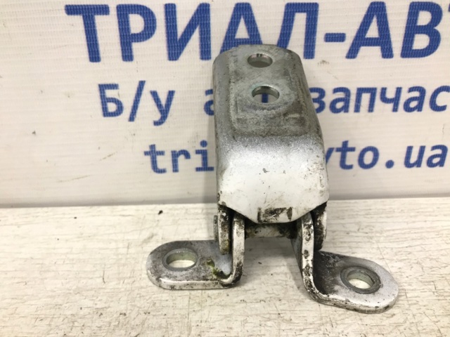Петля передніх дверей, правих 6871002060 TOYOTA