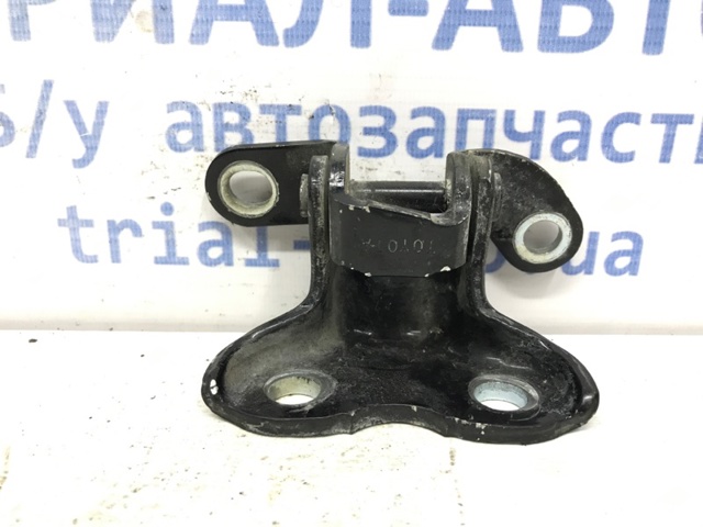 Петля заднтої двері, правої 6875005020 TOYOTA