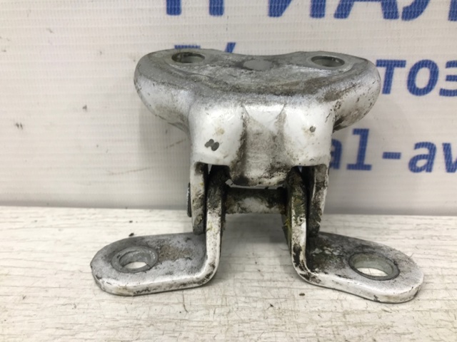 Петля задніх правих дверей 687500H010 TOYOTA