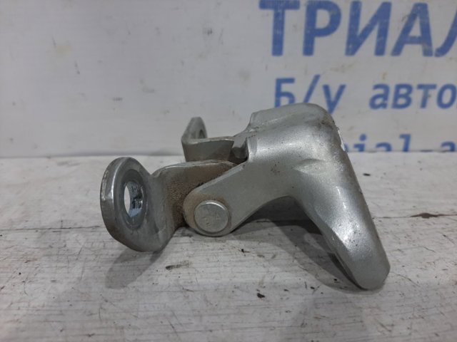Петля задніх дверей, правих 6875020121 TOYOTA