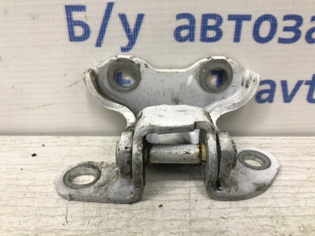 Петля задніх дверей, правих 687700H010 TOYOTA