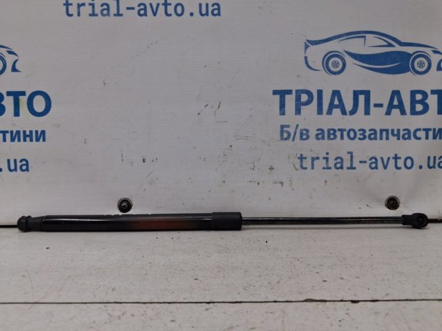 Амортизатор багажника правий 6895009340 TOYOTA