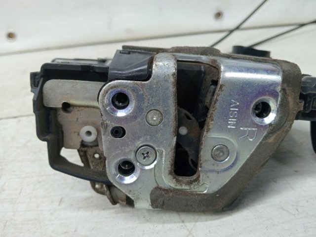 Внутрішній дверний замок 6903042220 TOYOTA