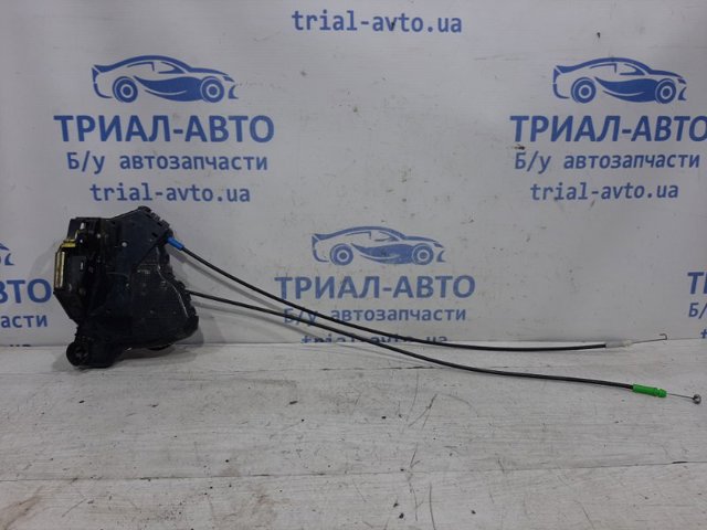 Замок дверей водія Тойота Авенсіс 2