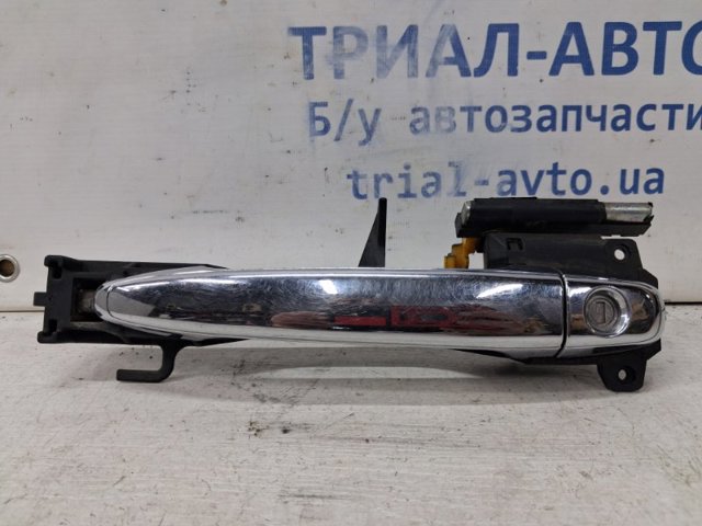 Тримач зовнішньої ручки дверей, передніх лівих 69202AE010 TOYOTA
