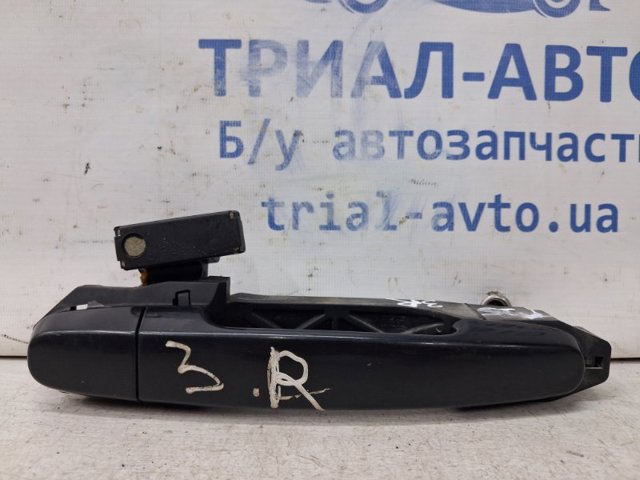 Тримач зовнішньої ручки дверей, задніх лівих 6920305030 TOYOTA