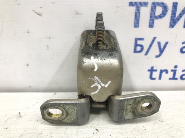 Петля заднтої двері, лівої 6944063J00 SUZUKI