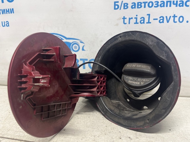Лючок (дверцята) бензобака 695104Z000 HYUNDAI