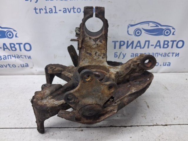 Кулак поворотний передній правий 6Q0407256AC VAG