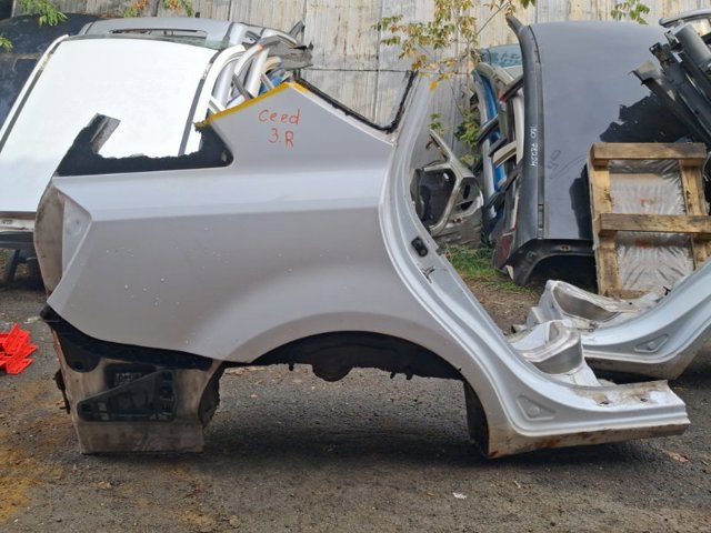 Крило праве заднє 715041HC50 HYUNDAI