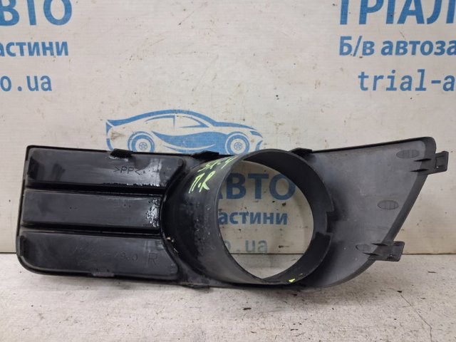 Заглушка, решітка протитуманних фар бампера переднього, права 7175179J00 SUZUKI