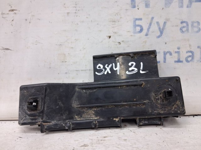 Кріплення бамера ліве 7182475K00 SUZUKI