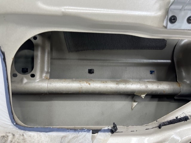 Пасажирські передні двері 760041C020 HYUNDAI