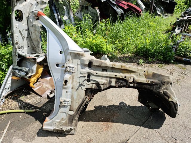 Стійка кузова передня, права 76214EB330 NISSAN