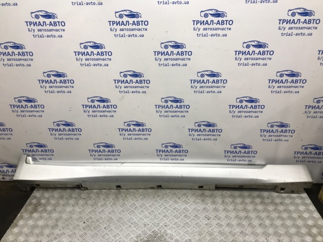 Накладка зовнішня (молдинг) порога, правий 768504GA0H NISSAN