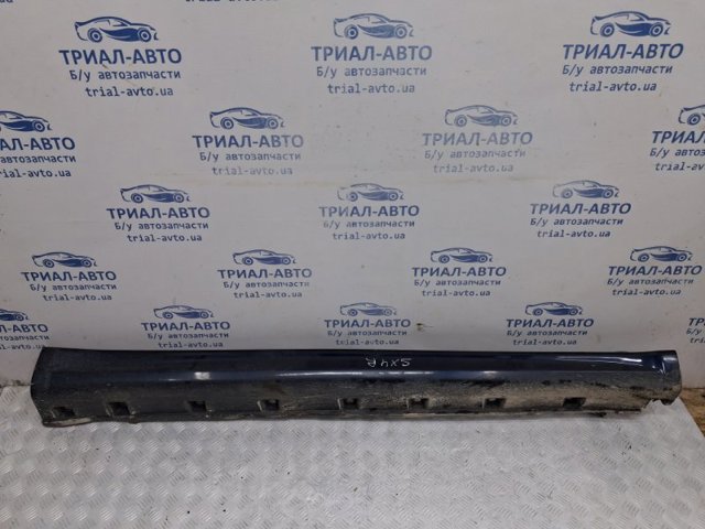 Накладка зовнішня (молдинг) порога, правий 7723080J015PK SUZUKI