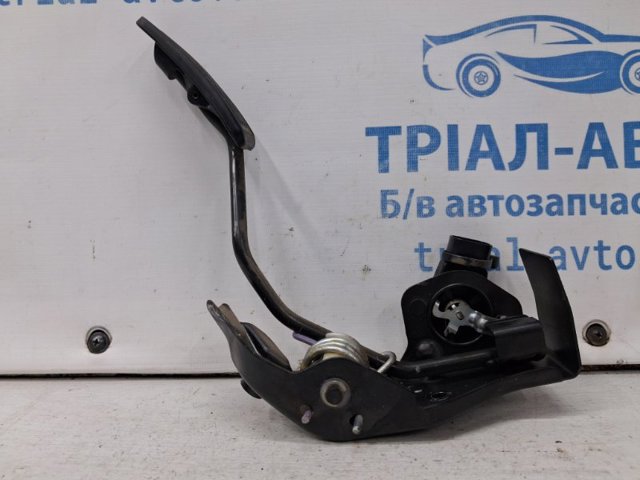 Педаль акселератора Тойота Авенсіс II