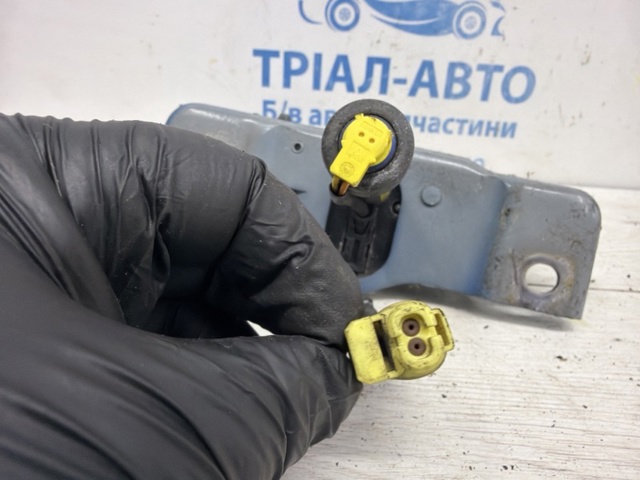 Шарнір капота лівий 79110D7000 HYUNDAI