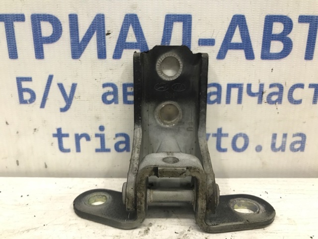 Петля передніх дверей права 793202B010 HYUNDAI