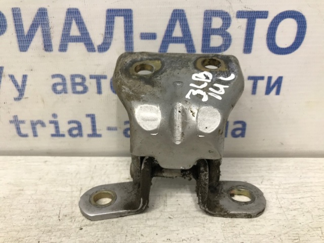 Дверний шарнір задній лівий 7933017000 HYUNDAI