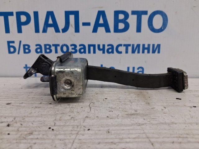 Обмежувач відкриття дверей, передній правий 79390F1000 HYUNDAI