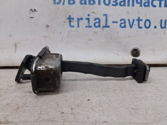 Обмежувач відкриття дверей, задній правий 794902Y000 HYUNDAI