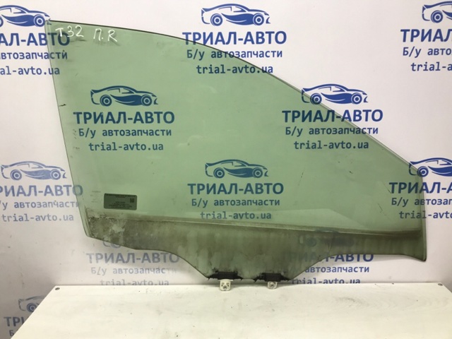 Скло передніх дверей, правою 803004CA0A NISSAN