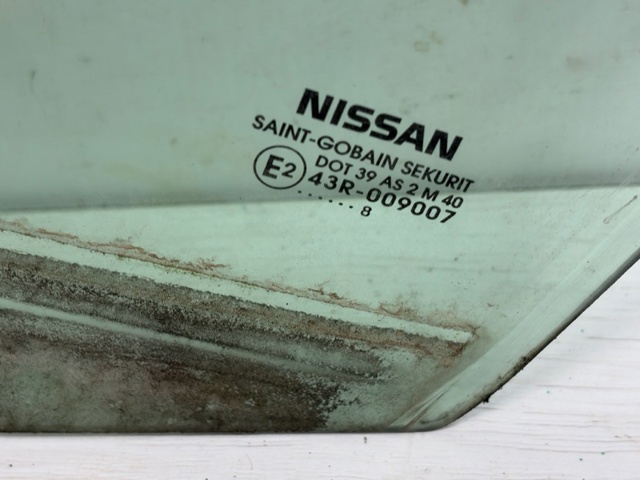 Вікно (передніх дверей) двері 803013NL0A NISSAN