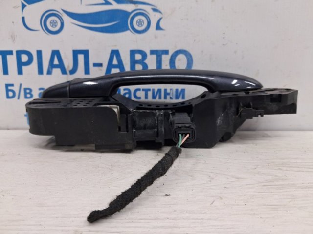 Тримач зовнішньої ручки дверей, передньої правої 806060042R RENAULT