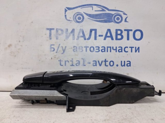 Тримач зовнішньої ручки дверей, передніх лівих 806114EA0A NISSAN