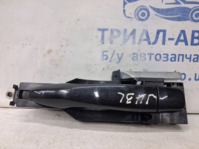 Тримач зовнішньої ручки дверей, передньої лівої 806114EA0A NISSAN