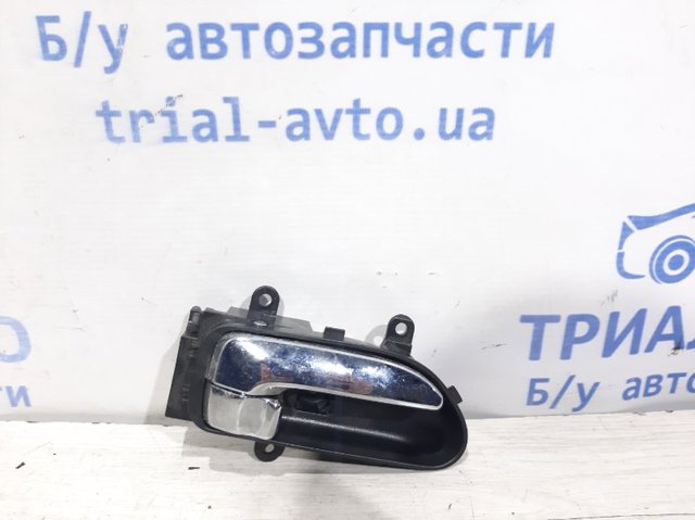 Ручка передніх дверей внутрішня, права 806709Y000 NISSAN