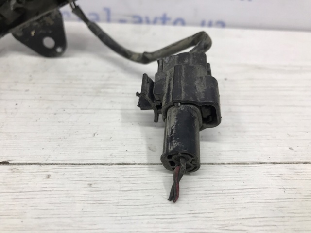 Замок кришки капота 811302B010 HYUNDAI