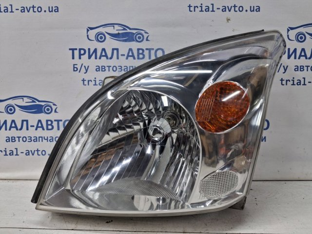 Фара дальнього світла в зборі 811706A051 TOYOTA