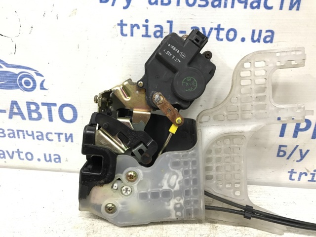 Замок задньої дверї, правої 814202E010 HYUNDAI