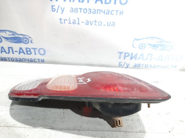 Ліхтар задній внутрішній правий 8158160141 TOYOTA