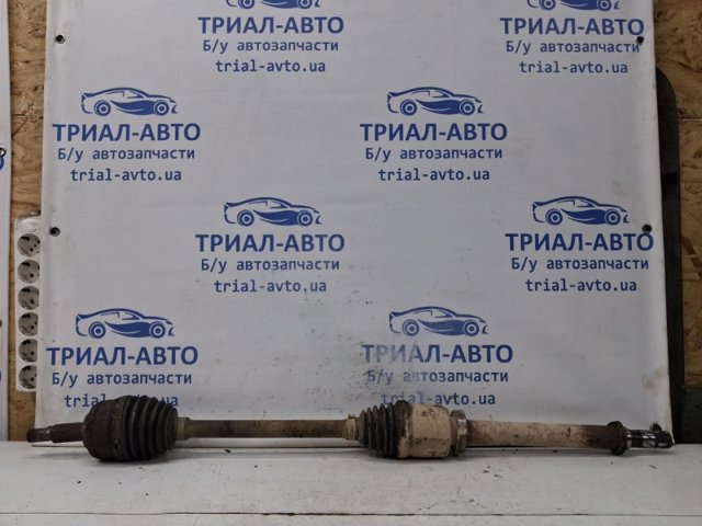 Привід правий 8200725502 RENAULT